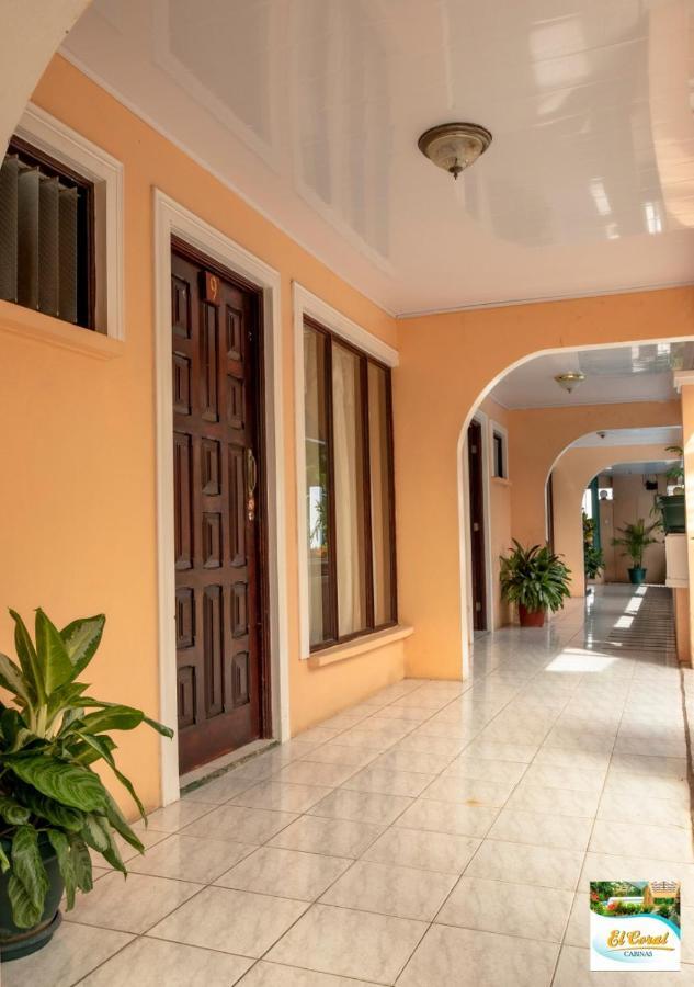 Hotel Y Cabinas El Coral Jacó Exteriör bild