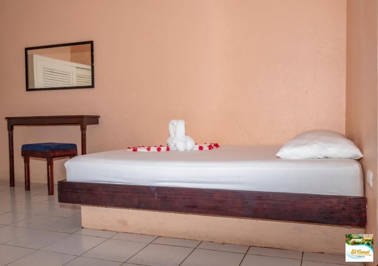 Hotel Y Cabinas El Coral Jacó Exteriör bild