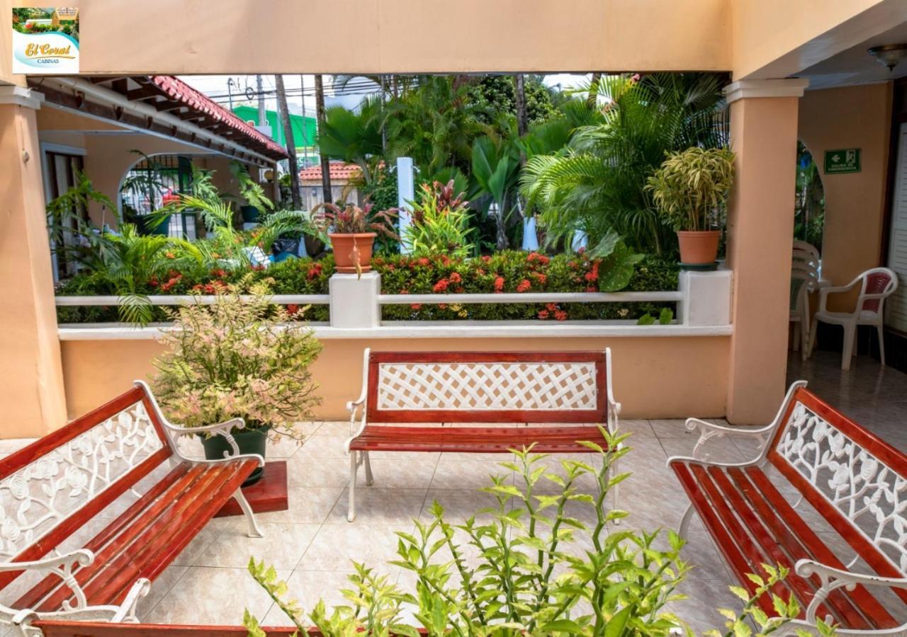 Hotel Y Cabinas El Coral Jacó Exteriör bild
