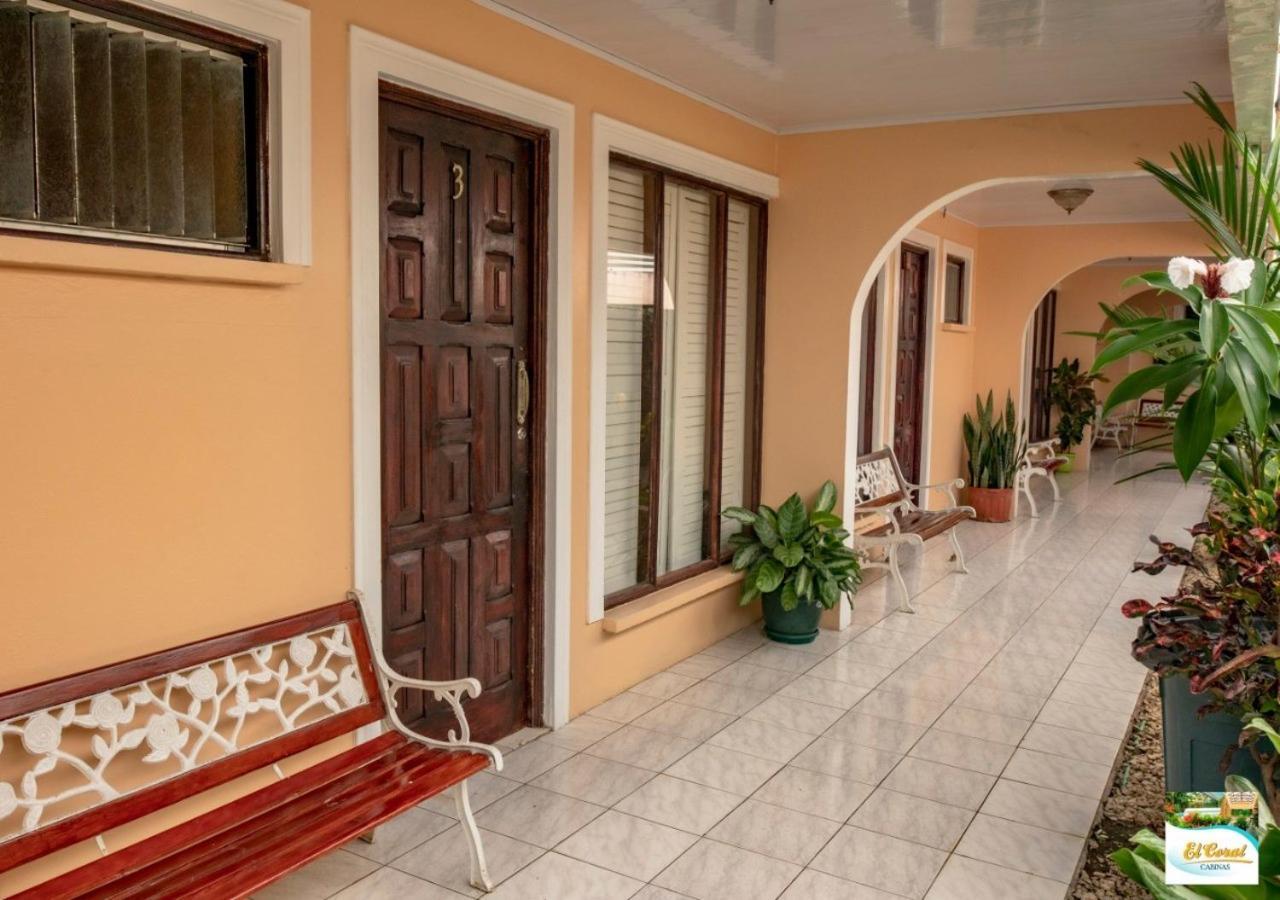 Hotel Y Cabinas El Coral Jacó Exteriör bild