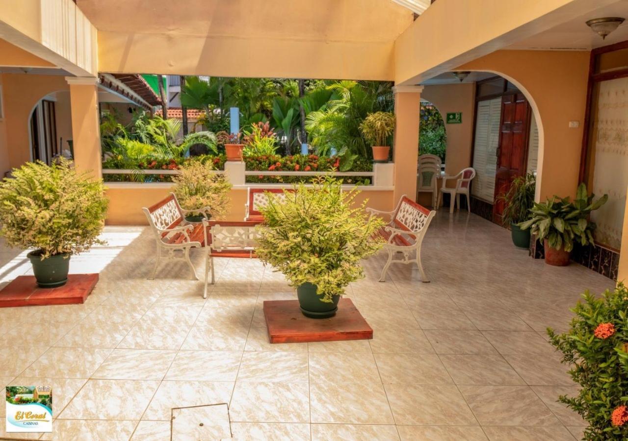 Hotel Y Cabinas El Coral Jacó Exteriör bild