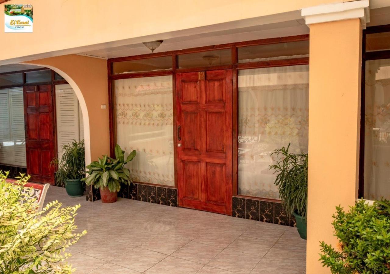 Hotel Y Cabinas El Coral Jacó Exteriör bild
